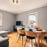Apartment Fuer Bis Zu 6 Personen Mit Terrasse Und Klima