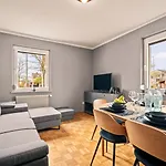 Apartment Fuer Bis Zu 6 Personen Mit Terrasse Und Klima
